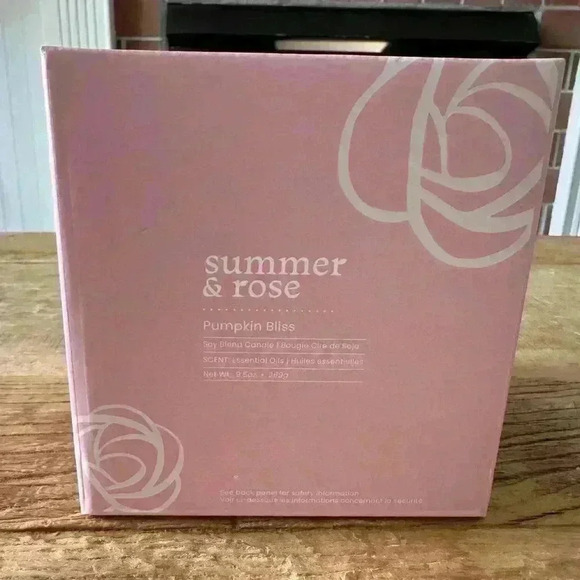 NEW Summer & Rose Pumpkin Bliss Soy Candle ~ 9.05oz ~ 🎃 - Picture 2 of 8